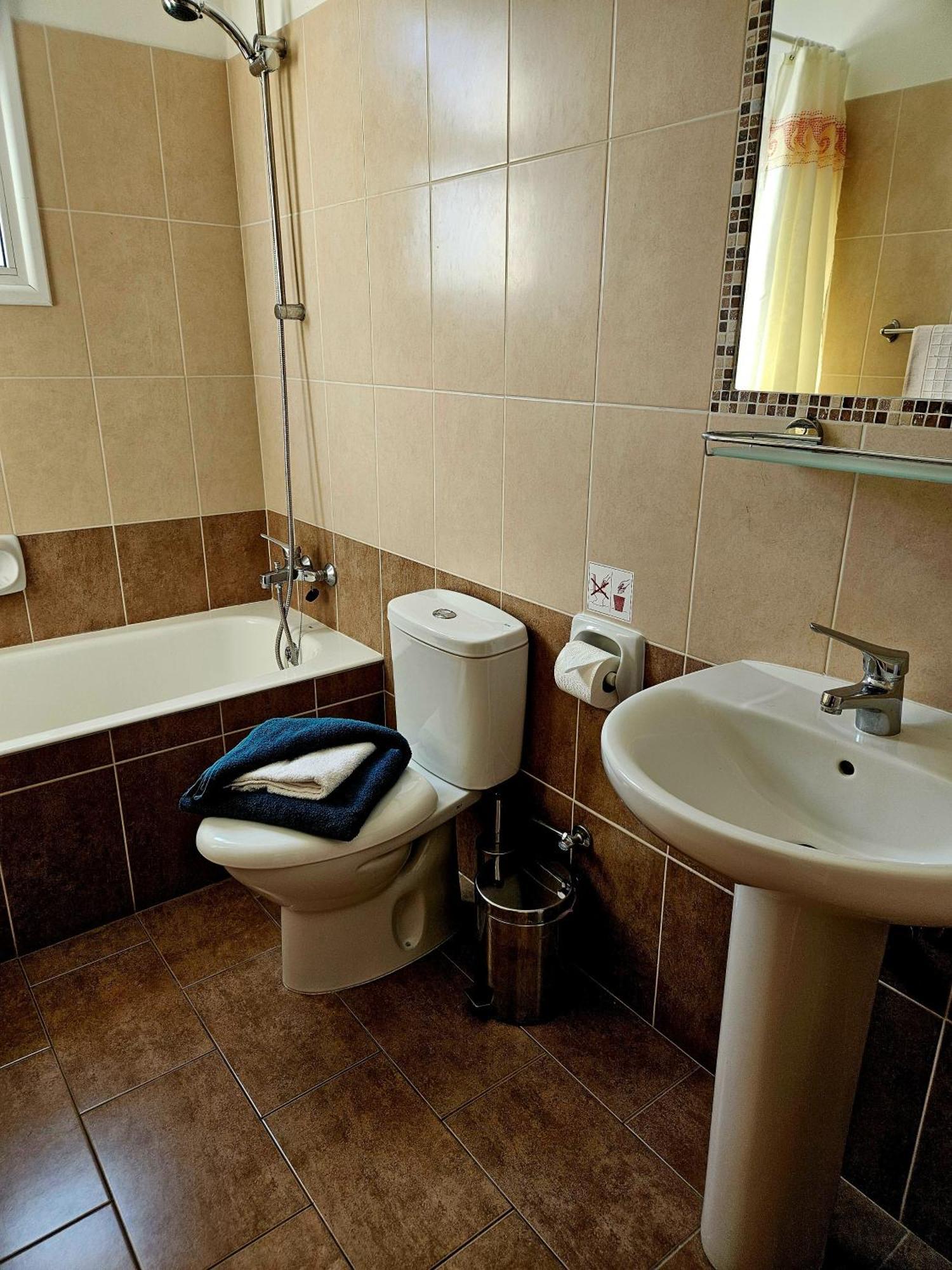 The Brightstay Paphos, 2 Bed Apt, Paphos Riviera, Universal 外观 照片